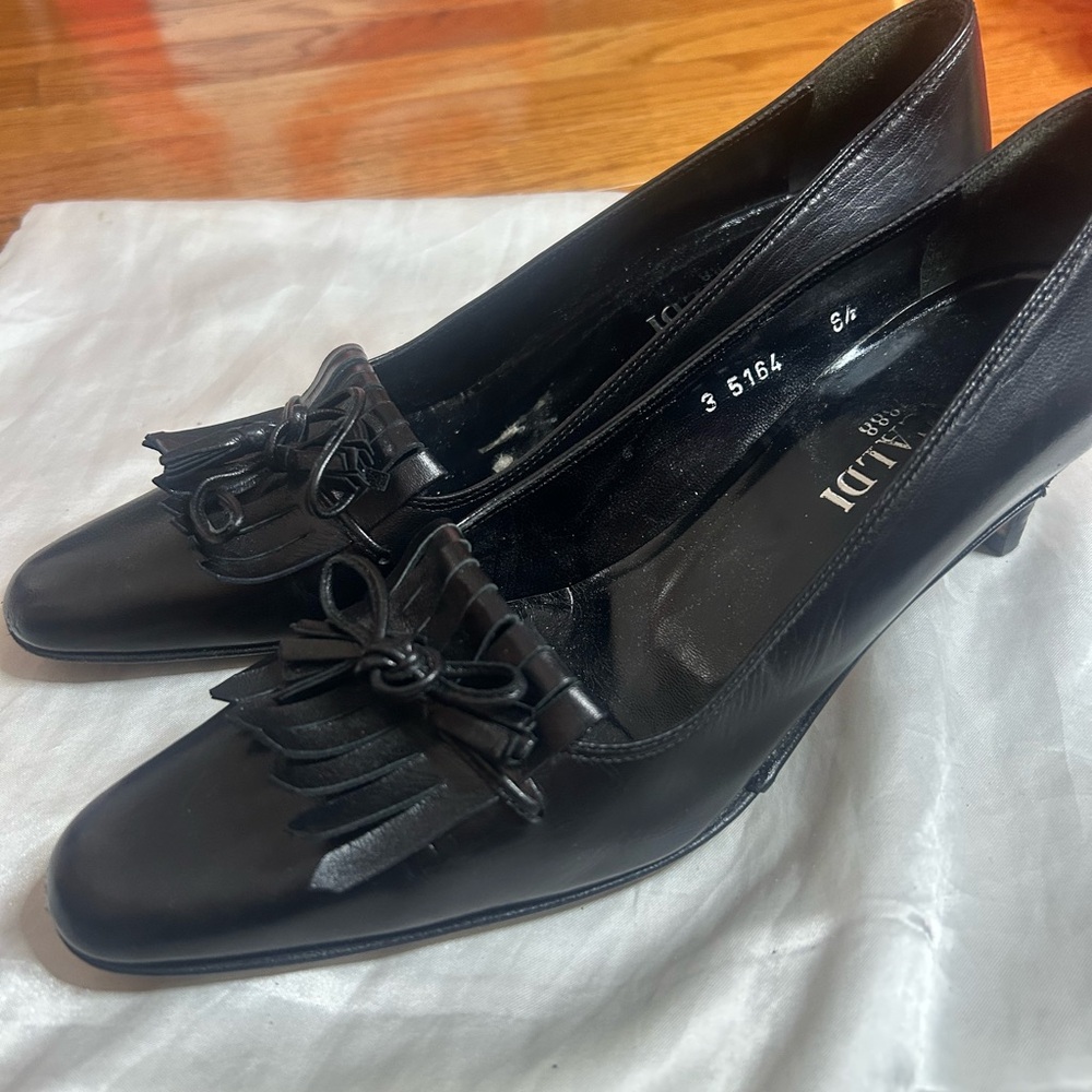 Italian Leather | Women’s Kitten Heel Loafers w/ Tassels